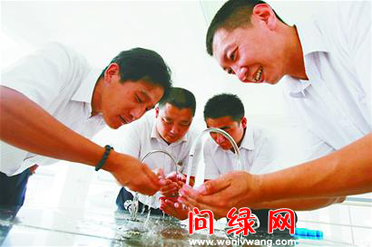 自来水.jpg